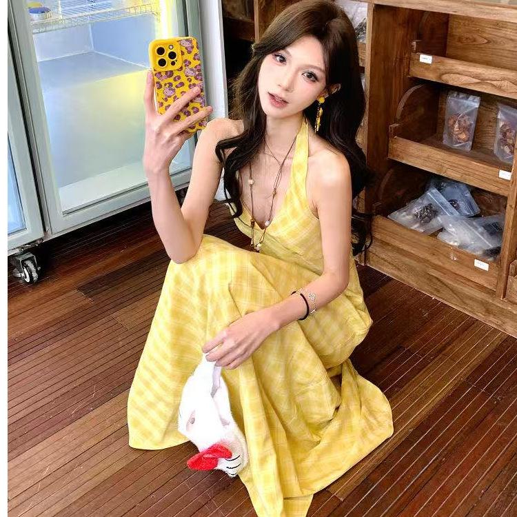 French V-neck Neck Yellow Plaid Dress Women's Summer New Design Sense Niche Vacation Style Sleeveless, Long Dress