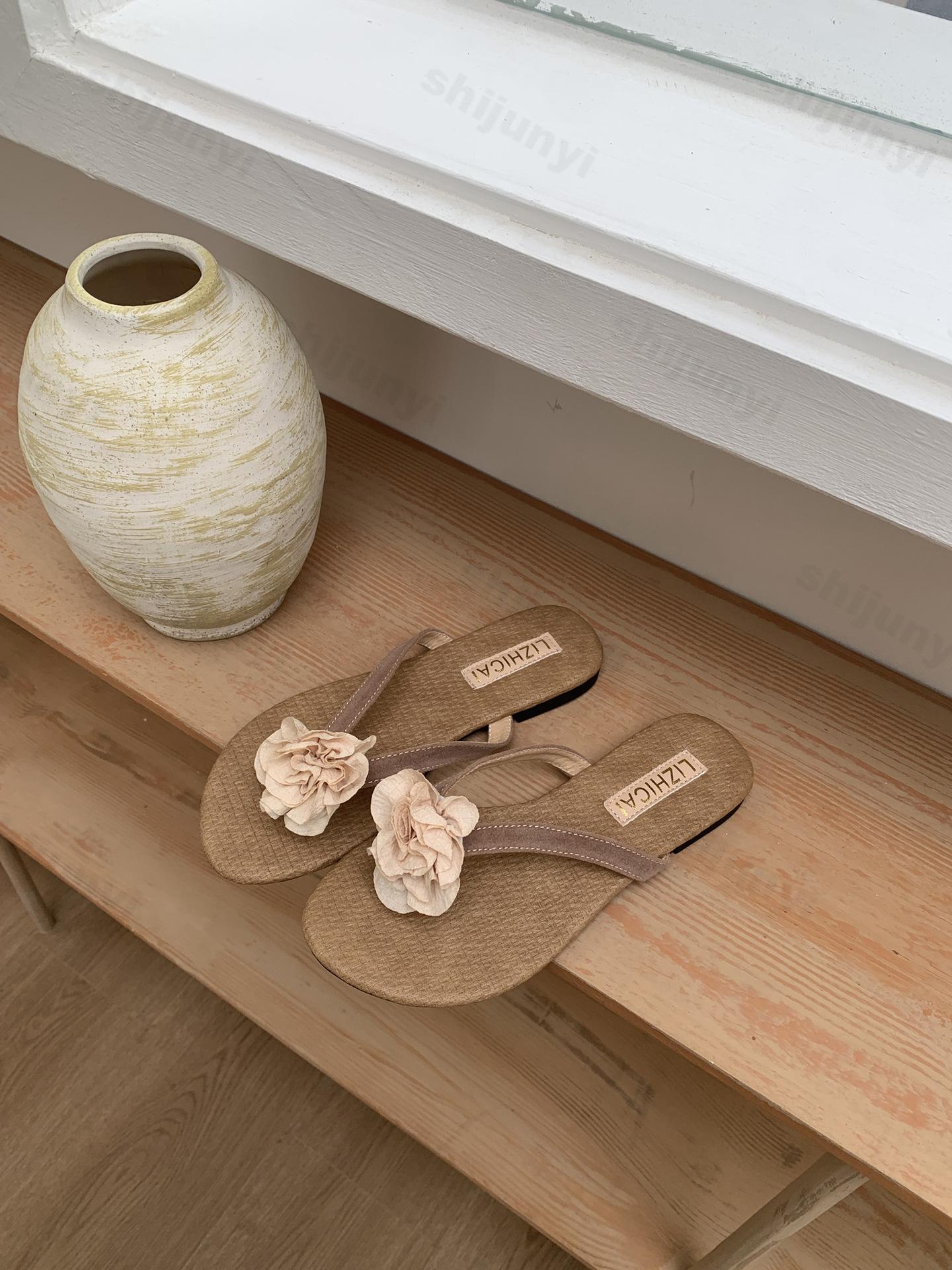 

Модные шлепанцы на плоской подошве во французском стиле с цветами, модные повседневные шлепанцы, женские летние удобные дышащие тапочки, элегантные пляжные сандалии 35 хаки