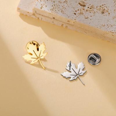 Fashion Maple Leaf Metal Brooch Gold-plated Plant Lapel Pins Skirt Hat Badges Stainless Steel Jewelry Accessories New Year Gifts