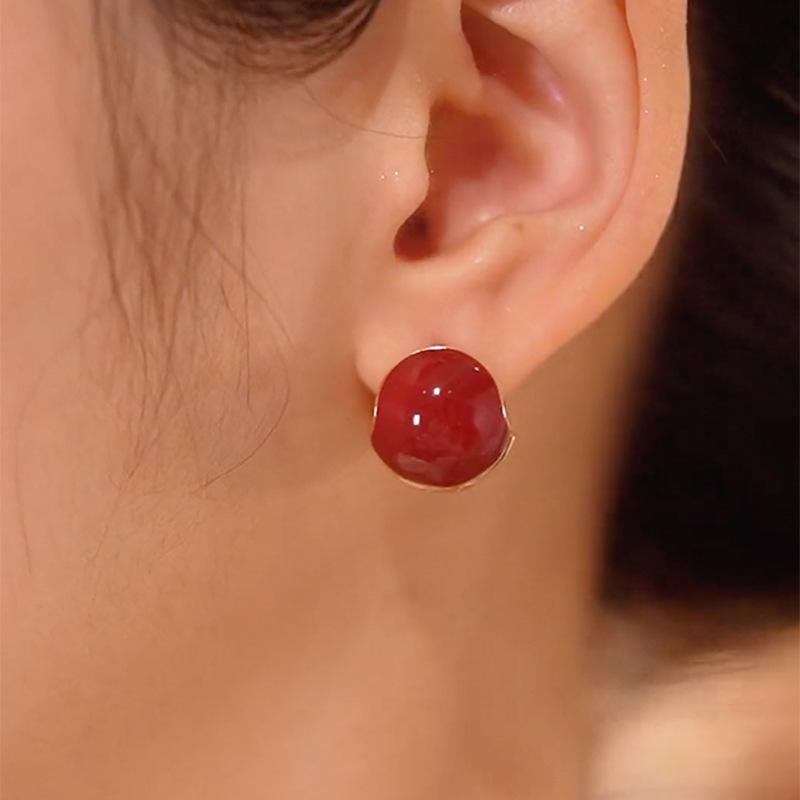 French retro Maillard small ball stud earrings women's antique Acacia red bean ear buckle temperament versatile earrings