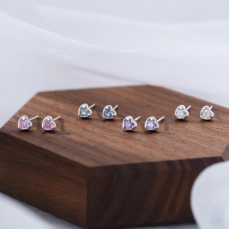 Color zircon love stud earrings, women's earbone studs, niche design, sweet and cool cochlear studs, ear hole earrings.