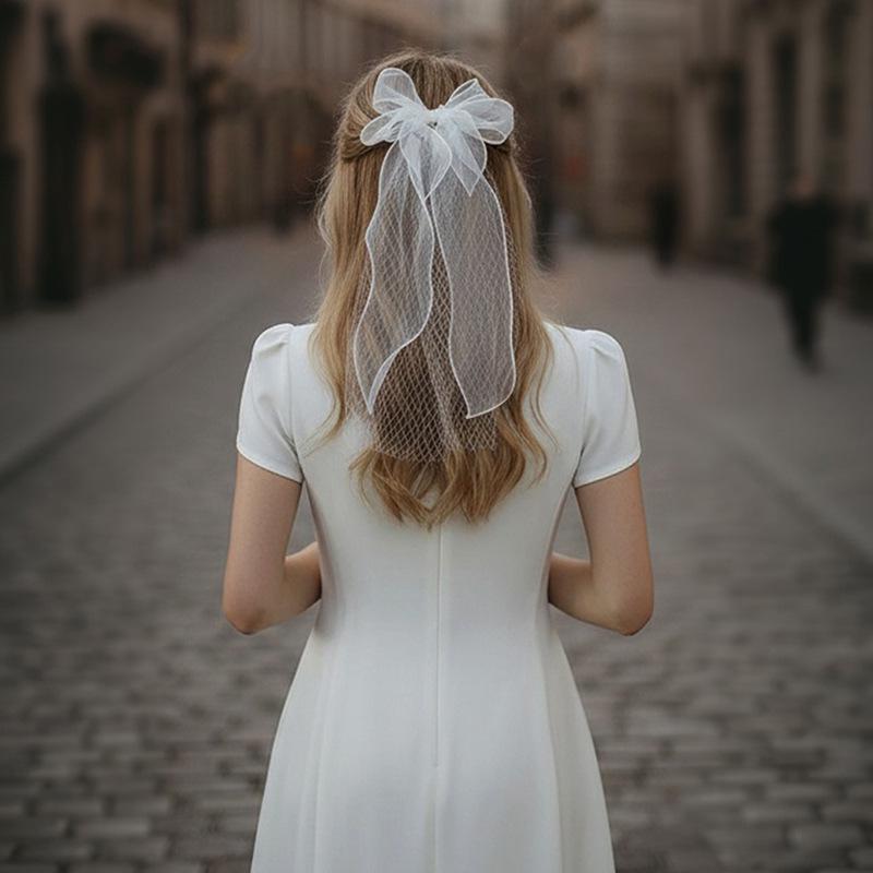 Kurzer Brautschleier im koreanischen Stil mit Spitze und Schleife