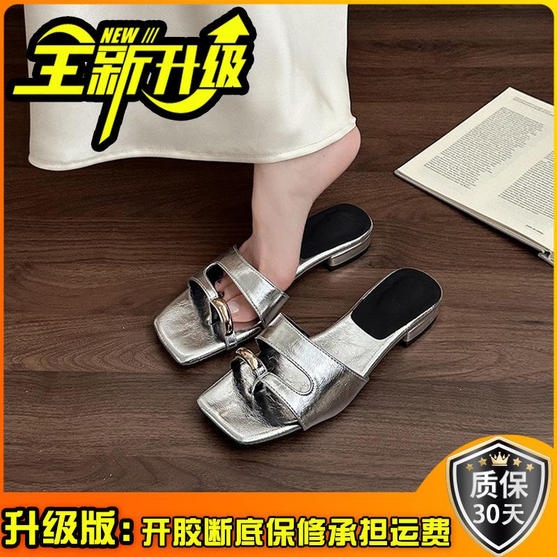 French retro versatile lightweight square head metal buckle high-end open-toed sandals women wear versatile flat-bottomed cool slippers