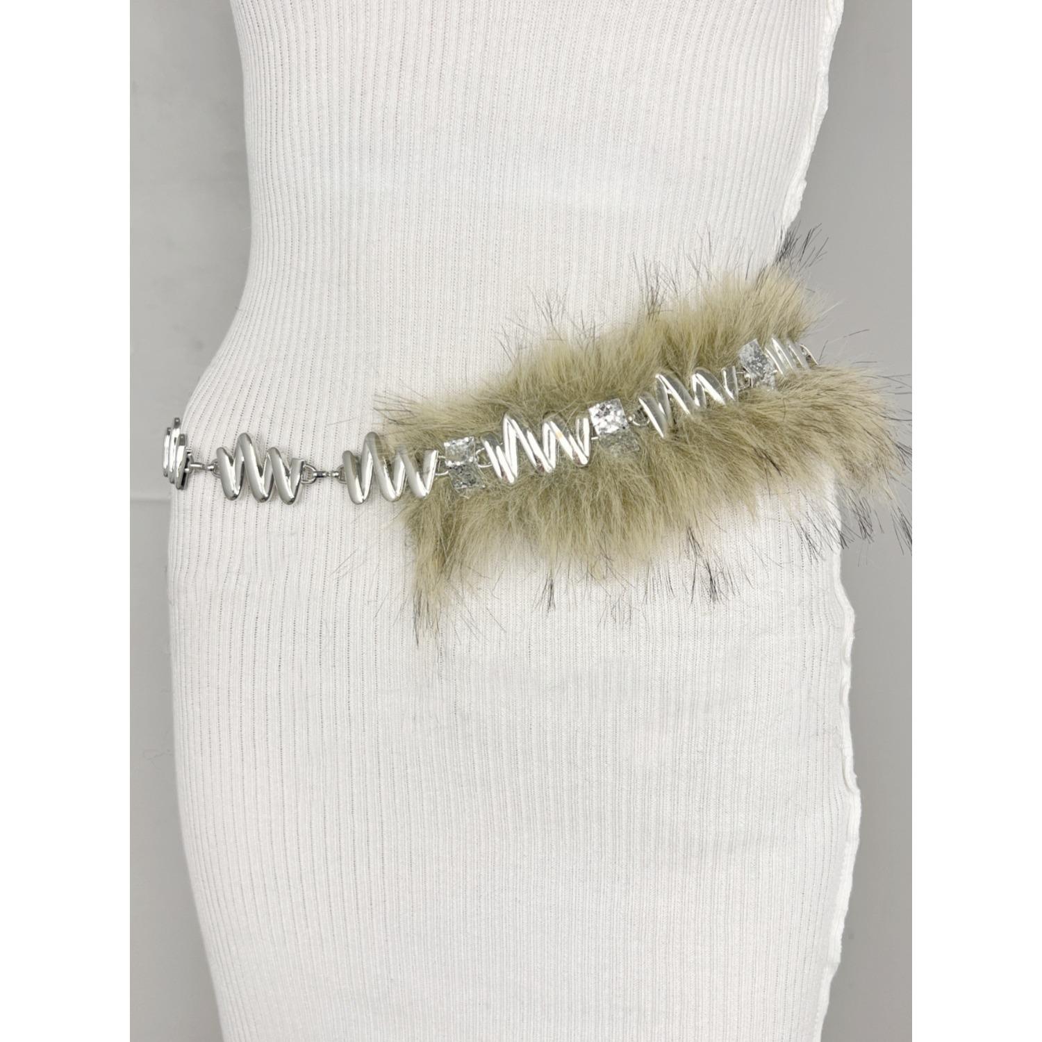 

The New MAO MAO Letter-shaped Waist Chain Is Selling Well. The Qianxi Hot Girl Qingya Spring and Summer Waist Chain