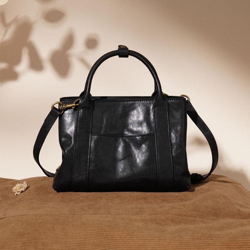 This Large-capacity Genuine Leather Bag Is A Versatile, Fashionable and Casual Hand-held Shoulder Bag