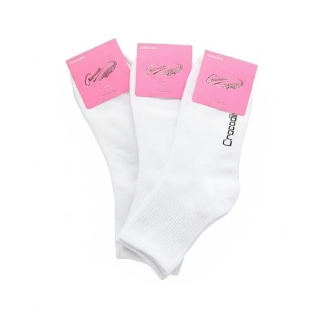 3 Pairs of White Crocodile Women s Plain Mid-Calf Socks