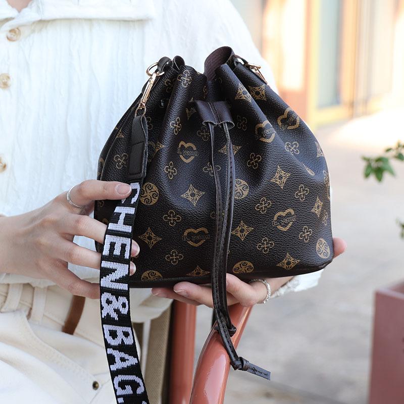 New Women's Drawstring Bucket Bag Fashionable Letter Wide Shoulder Strap Commuter Bag Trendy Shoulder Bag One Piece