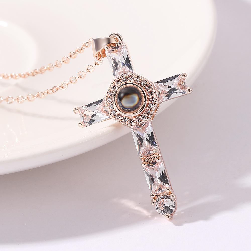 Collier à Projection Croisée pour Femmes Filles Cadeau Noël Fête des Mères Bijoux Accessoires