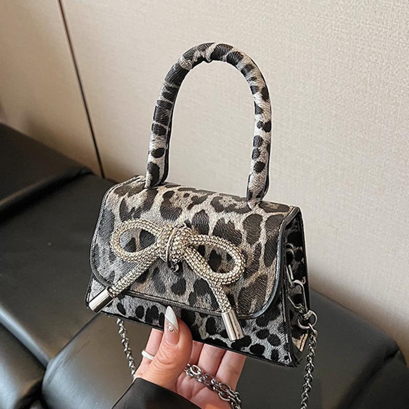 

Модный бант зарубежный стиль маленькая сумка женская сумочка 2025 весна новая универсальная ins маленькая квадратная сумка женская