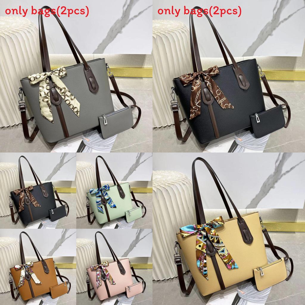 Fashionable Oversized Tote Handbag With Inner Compartments For Leisure And Shopping