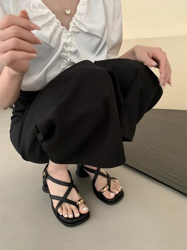 Beach Shoes Thick Heel Korean Cross High Heel Roman Sandals Women's New Summer 2025 French Square Headband Toe Cover