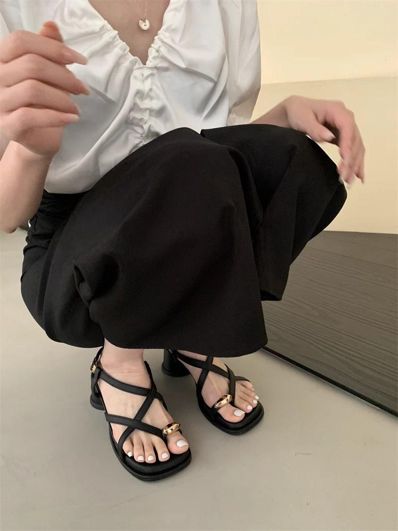 

Beach shoes thick heel Korean cross high heel Roman sandals women s new summer 2025 French square headband toe cover 40 чёрный