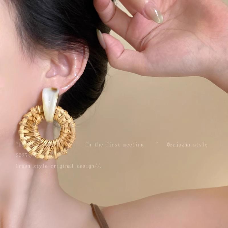 Design Sense Rattan Grass Woven Earrings Women's Retro Ethnic Style Bohemian Vacation Style Earrings Exaggerated Antique Earrings