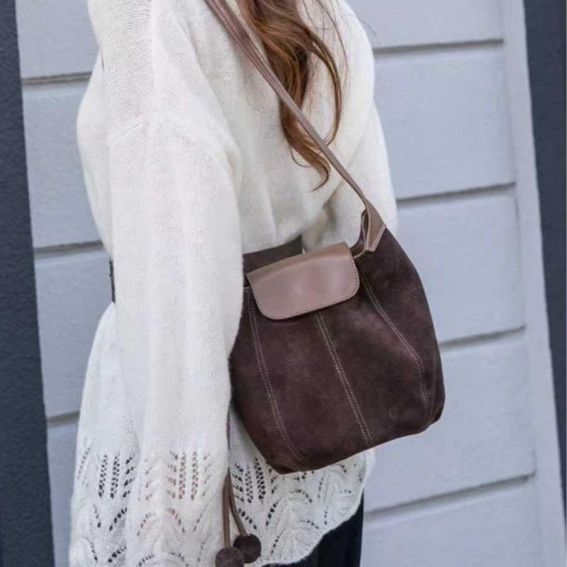 Una Borsa a Spalla Singola/Crossbody alla Moda in Morbida Pelle, Stile Rilassato, di Nicchia e di Alta Gamma