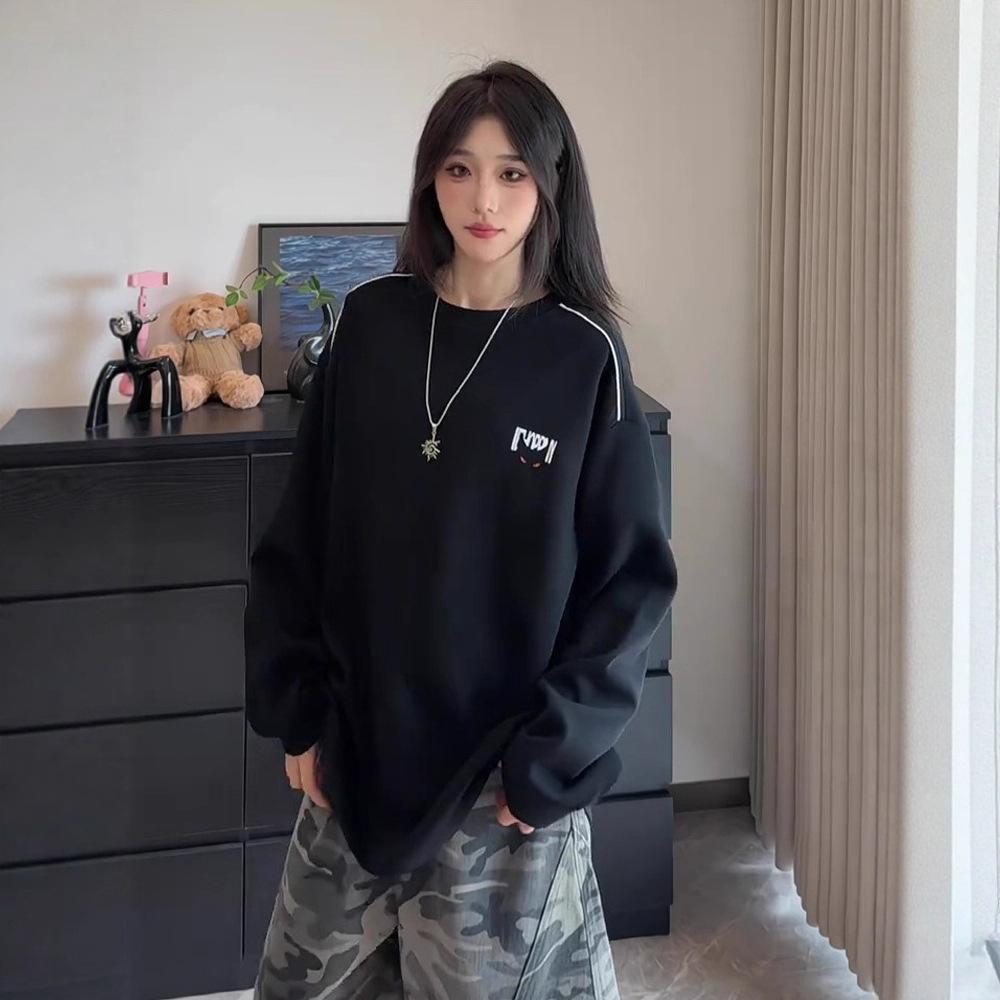 Design Sense Sweater Men's Autumn Letter Printed T-shirt with Long Sleeves and Bottoming Shirt.