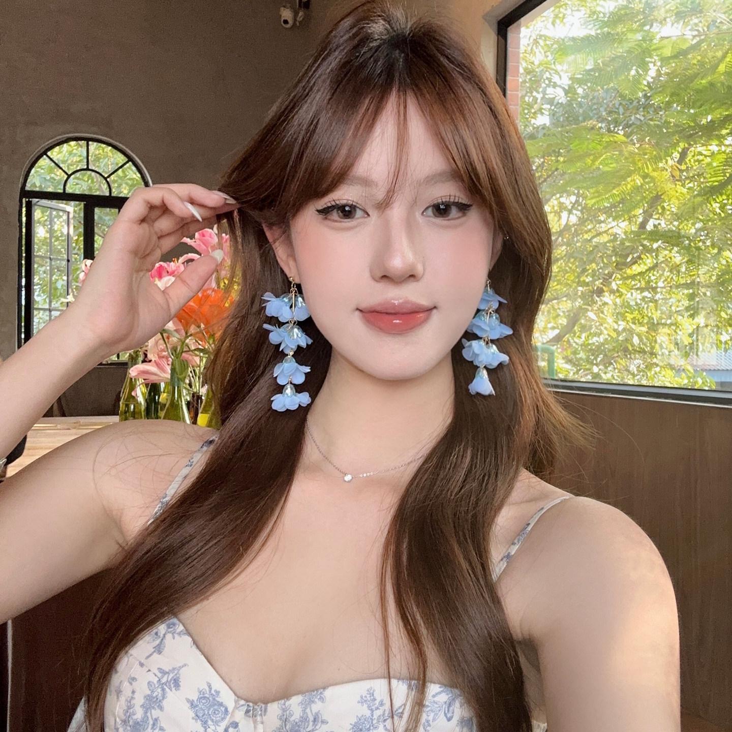 

Blue Lily of the Valley fringed stud earrings exaggerated temperament high sense earrings vacation style earrings earrings