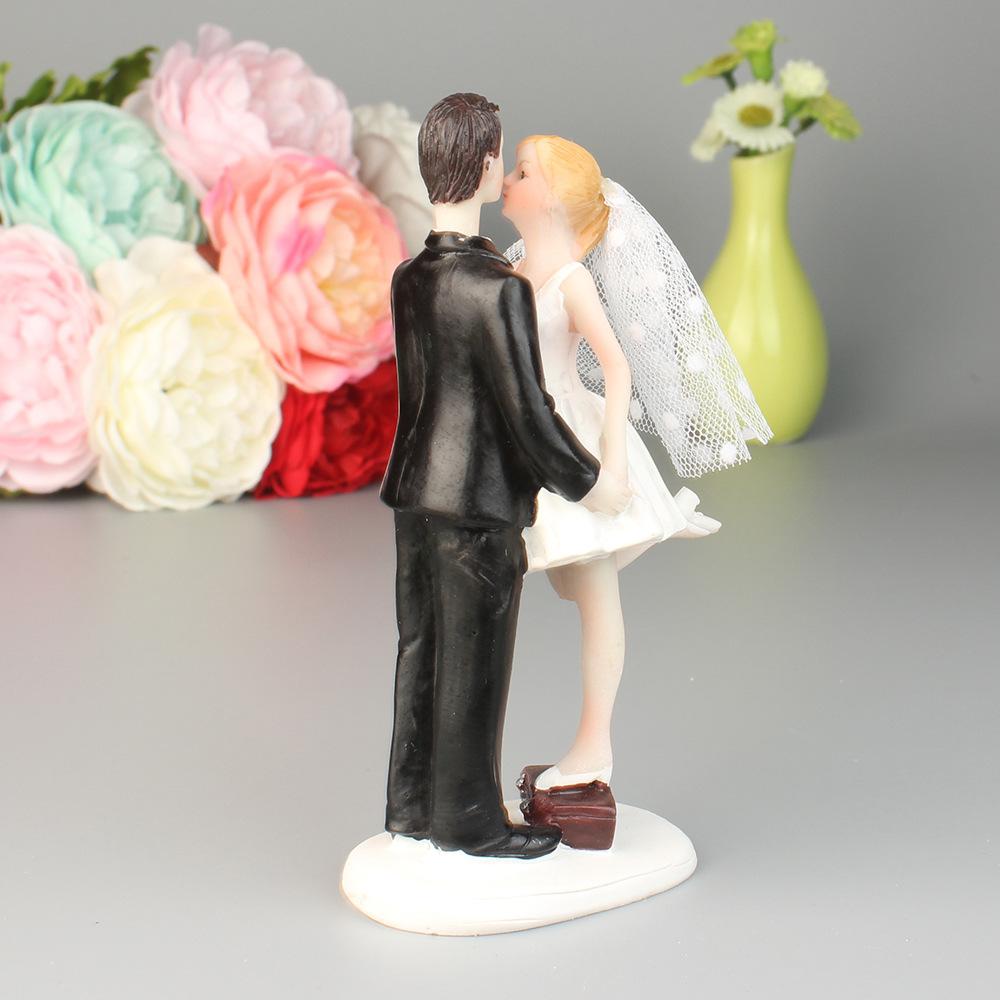Wedding Bride and Groom Figurines Cake Toppers Resin Doll Ornaments Valentine's Day Engagement Anniversary Wedding Decoration