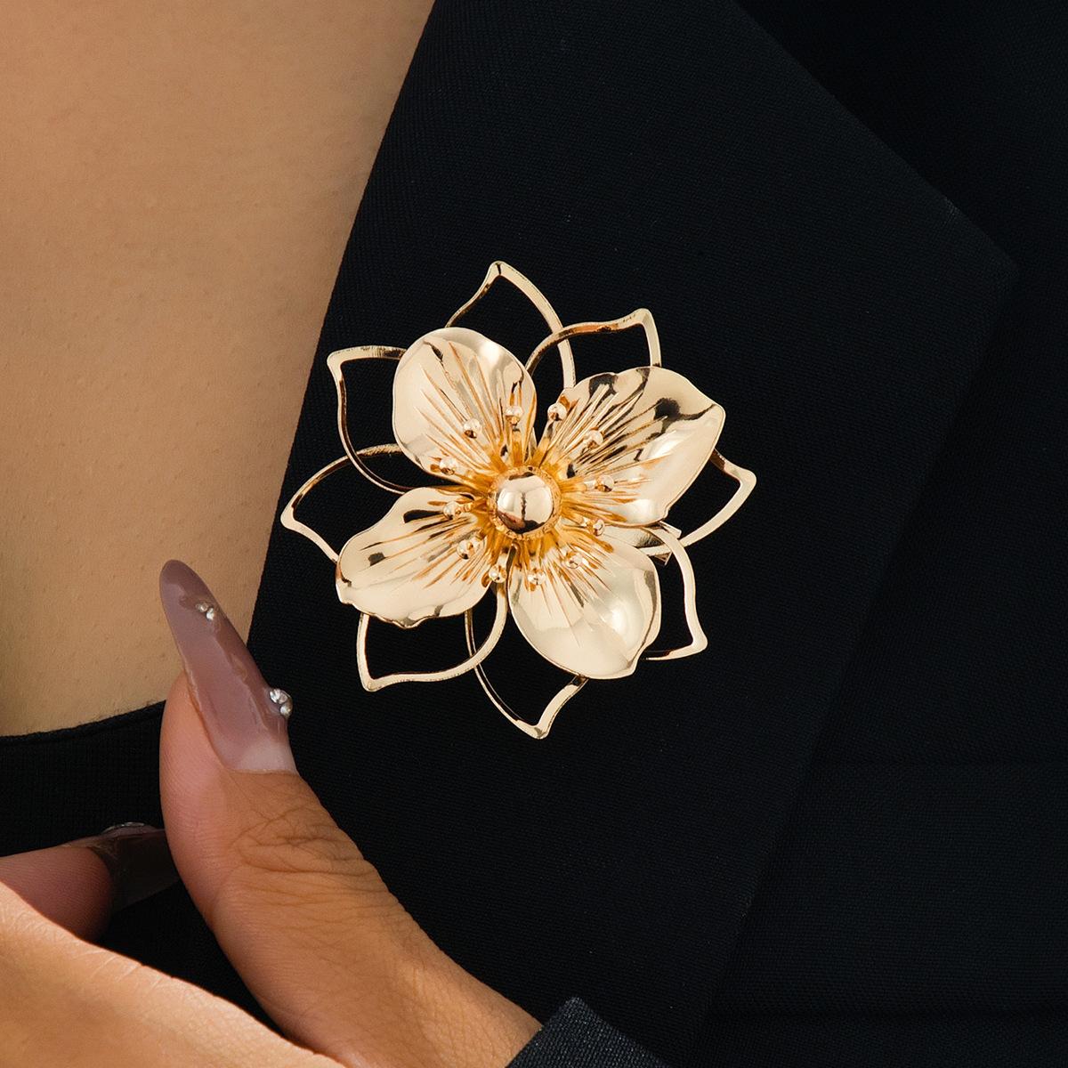 

Модные броши для женских украшений золотой