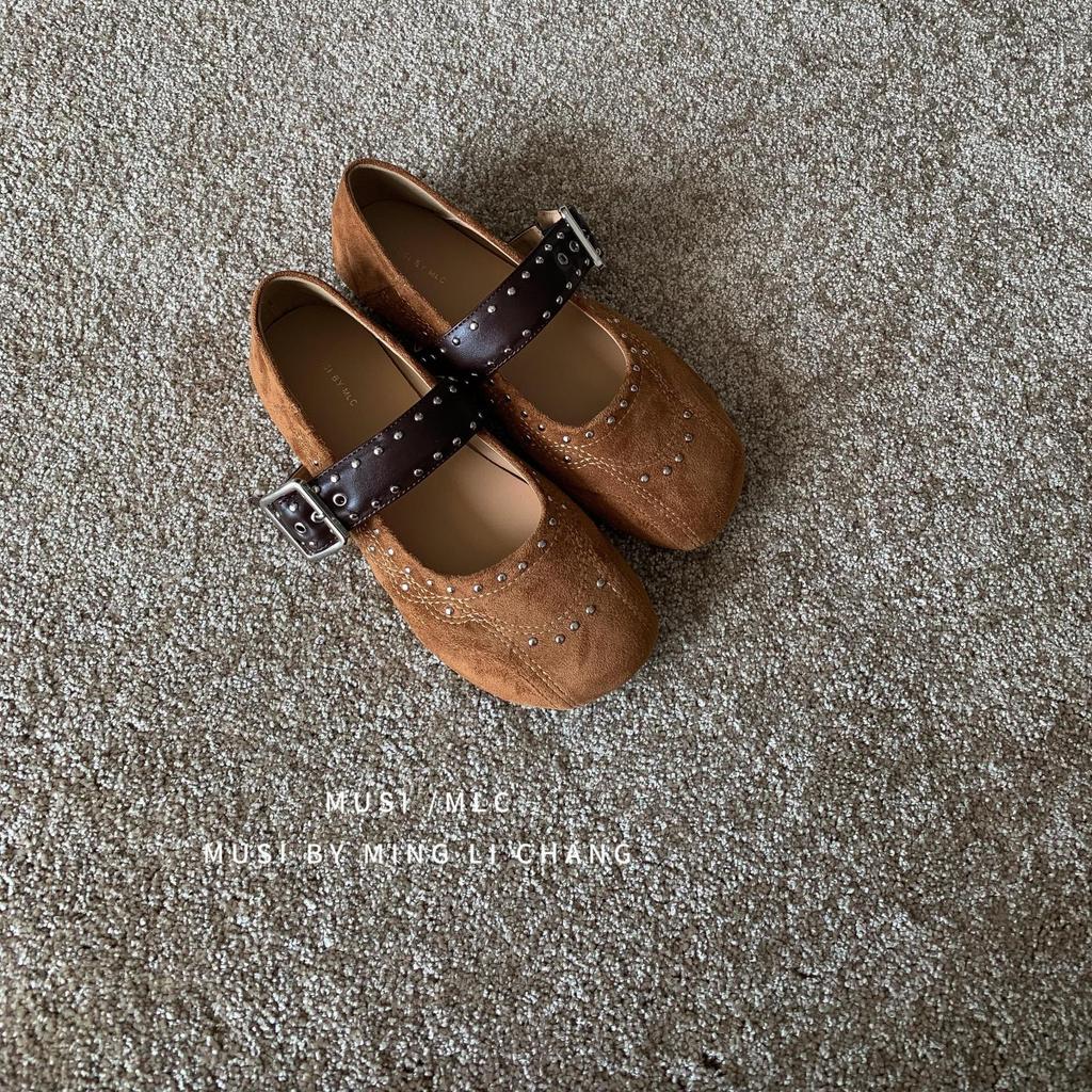 French Late Evening Wind Retro Word with Rivets Mary Jane Shoes Women's 2025 Flat Bottom Shallow Mouth Soft Sole Single Shoes Grandma Shoes