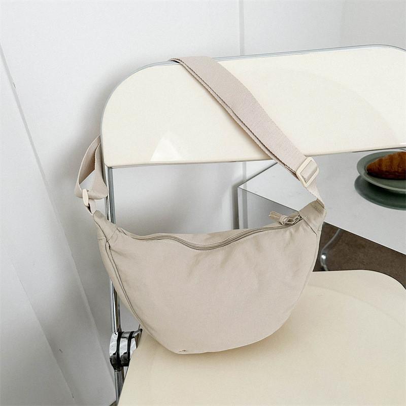 Trendy Fashionable Womens Large Capacity Tote Bag With Waterproof Nylon Material