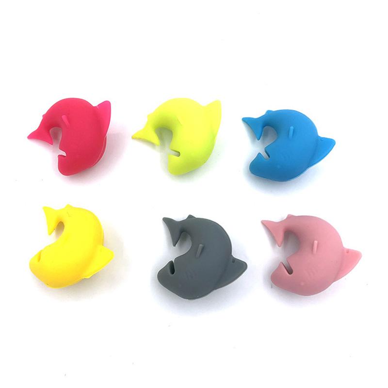6/12pcs Wine Glass Marker Wine Charms Glasses Identifier Marker Cups Glasses Markers Silicone Glass Tongue Shape Glasses Tags
