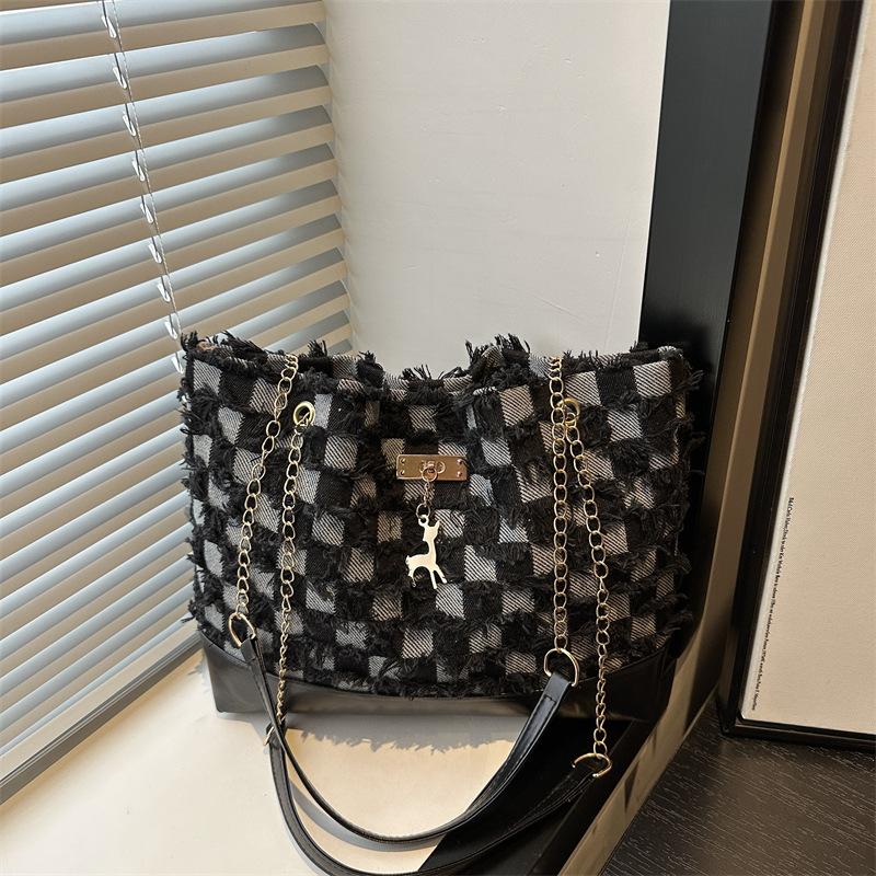 

Denim tote bag women s new portable large-capacity fashion shoulder bag personalized rough edge commuter bag