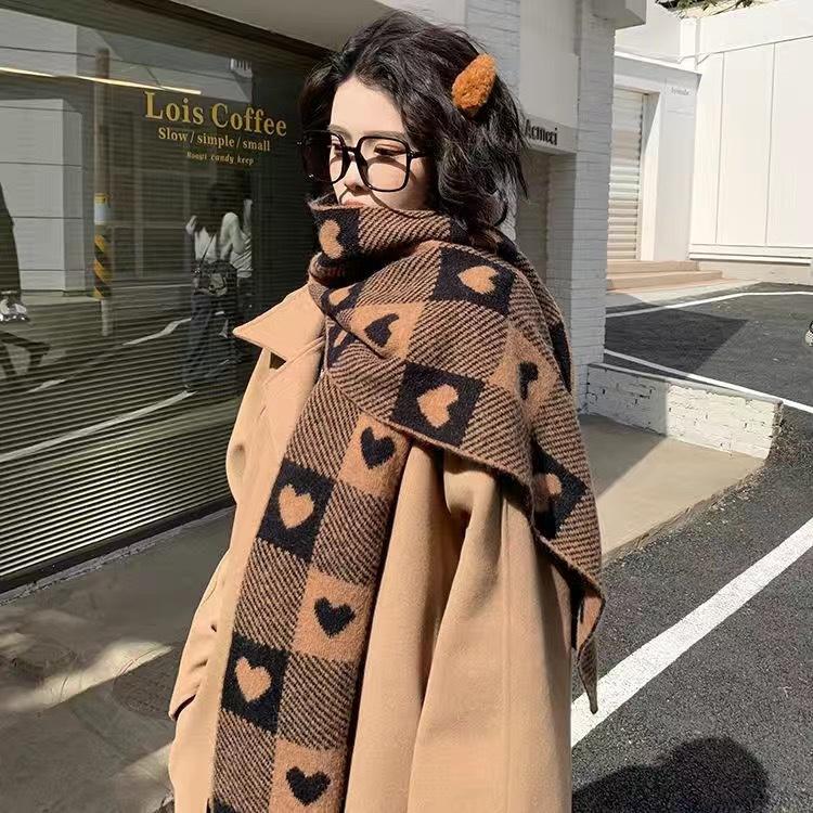 

Autumn and winter new wool love high-end light luxury scarf women s black and white plaid color matching student couple scarf чорний
