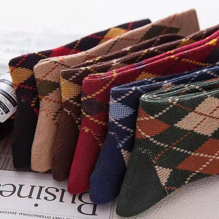 5 Pairs Autumn and Winter Women's Socks Retro Tube Socks Classic Diamond Fashion Socks