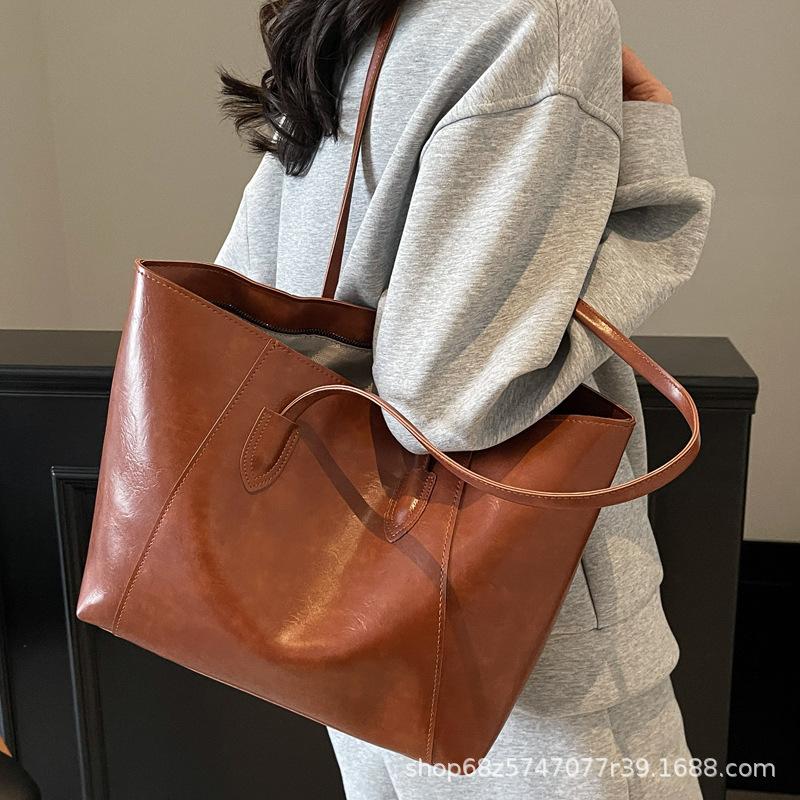Fashion large-capacity tote bag women's Maillard high-end bag women's large-capacity autumn and winter versatile armpit bag