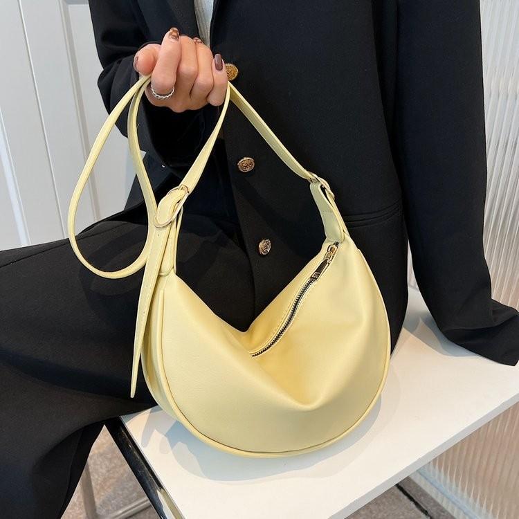 Stylish Large Capacity Shoulder Bag For Women In Trendy Colors Perfect For Daily Use