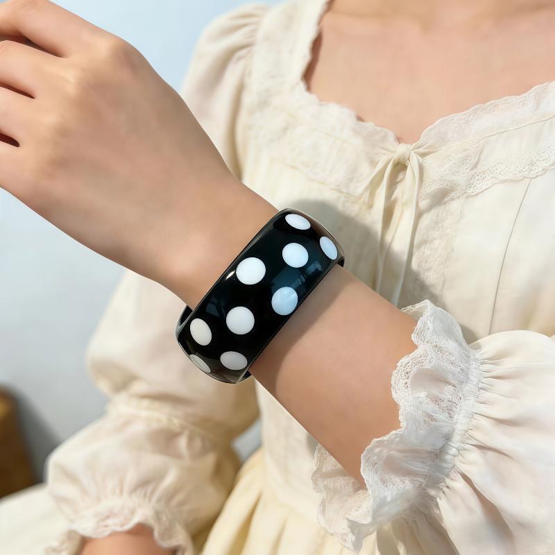 1Pcs European American Cross Border New Black White Spot Symmetrical High Grade Resin Bracelet Retro Fashion Luxury Round