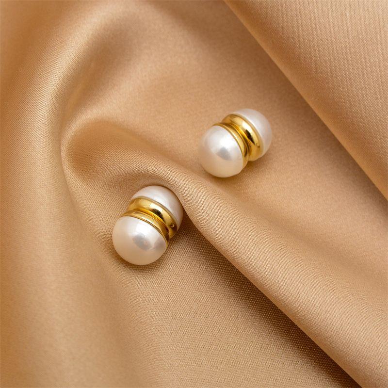 

Безболезненный магнитный клип для ушей, стильные и персонализированные ретро круглые жемчужные двусторонние красно-белые серьги-гвоздики без прокола Magnetic ear clip [round] White + White