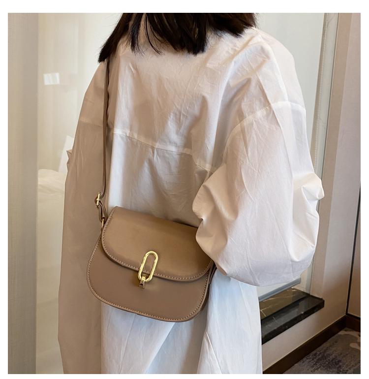 2021 Stylish Women’s Textured Shoulder & Crossbody Saddle Bag