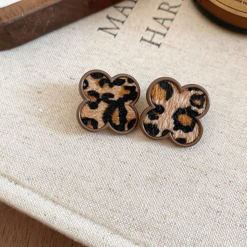 Silver Needle Leopard Geometric Earrings Vintage Maillard Temperament Premium Stud Earrings Fashion Daily Commuter Earrings