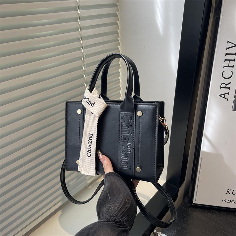 Women's Bag New Embroidery Thread Fashion High Sense Simple Fashion Commuter Oblique Span Bag Tote Bag Handbag