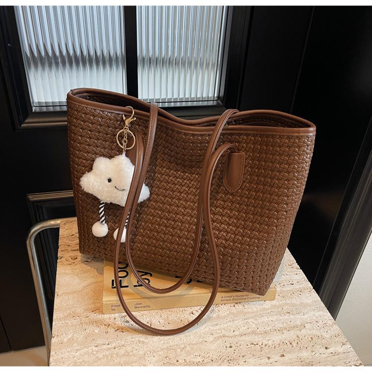 

Casual commuter bag women s large capacity 2024 new autumn and winter versatile retro shoulder bag fashion tote bag