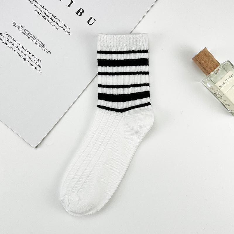 5 Pairs of Women's Casual Sports R-shaped Mid-calf Socks, Striped Cotton Socks, Breathable and Sweat-absorbing Black and White Trendy Socks