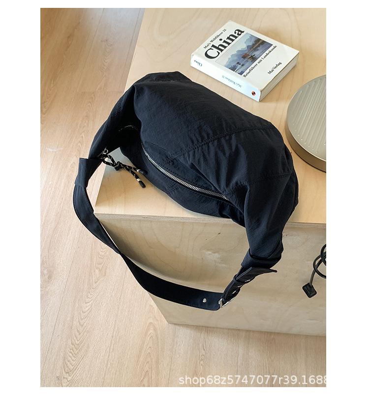 

2025 new street trend large-capacity commuter bag retro simple fashion canvas single shoulder dumpling bag чорний