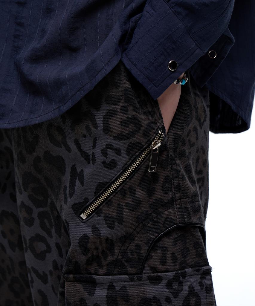 Aleseueseussi Wrinkle Mixed Leopard Cargo Pants - Navy