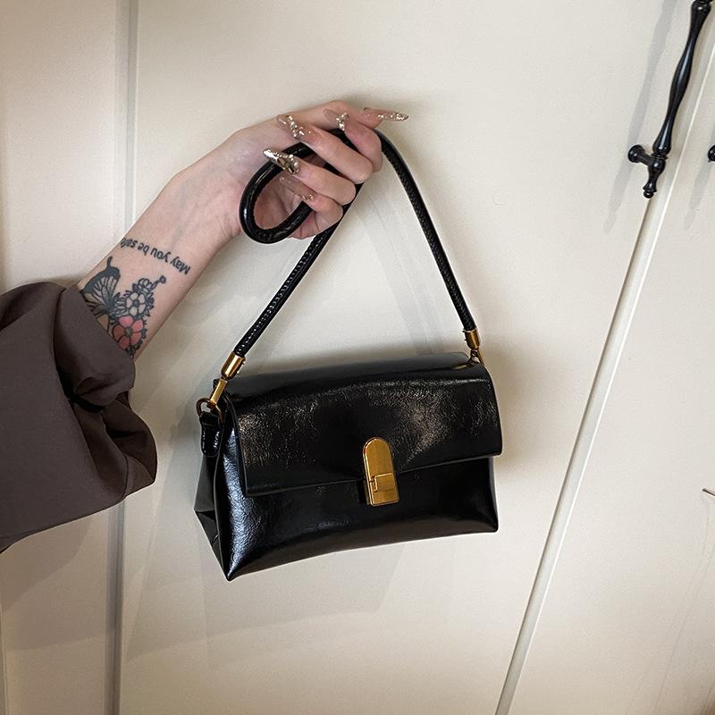 Retro Small Square Bag Women's Autumn and Winter New Shoulder Underarm Bag Texture Commuter Messenger Bag