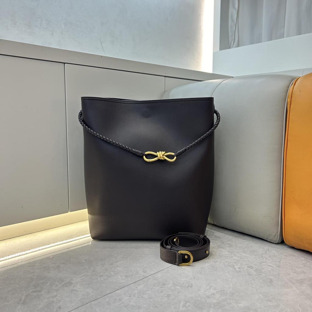 Grenzüberschreitende Mode Rindsleder Große Kapazität Geflochtene Schmetterlings-Eimer-Handtasche - Vielseitige Pendler-Crossbody-Tasche für Damen.