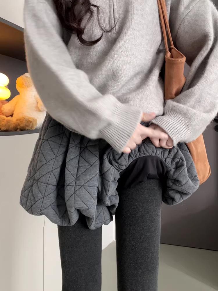 Winter 2025 Women's Gray Diamond Pattern High Waist A-Line Skirt Pants - Korean Style Slimming Thick Fluffy Shorts