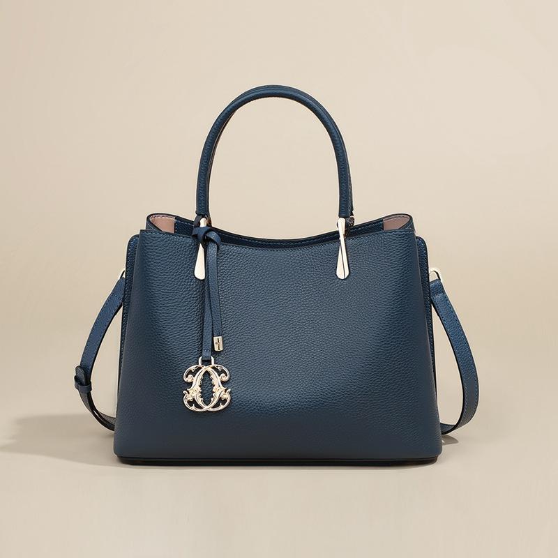 

2025 New Genuine Leather Women s Tote Bag Large Capacity Bucket Bag Crossbody Elegant Mom Bag Handbag