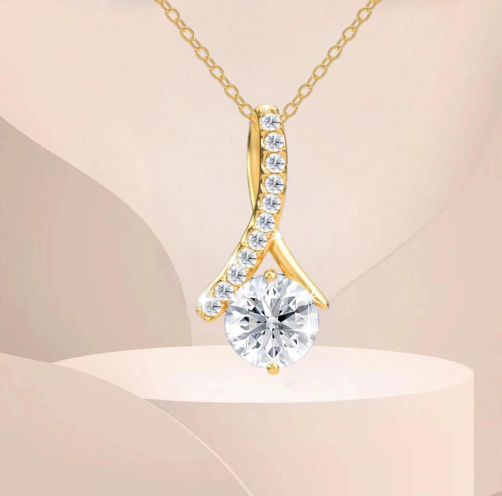 Charming Micro-Inlaid Diamond Pendant Necklace – Fresh, Lovely, and Fashionable Bone Chain