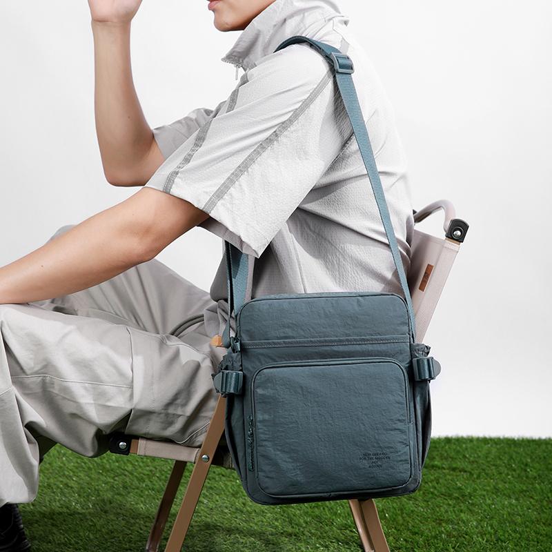 Lehká nylonová crossbody taška pro muže i ženy, neformální taška přes rameno typu messenger se zipovými kapsami
