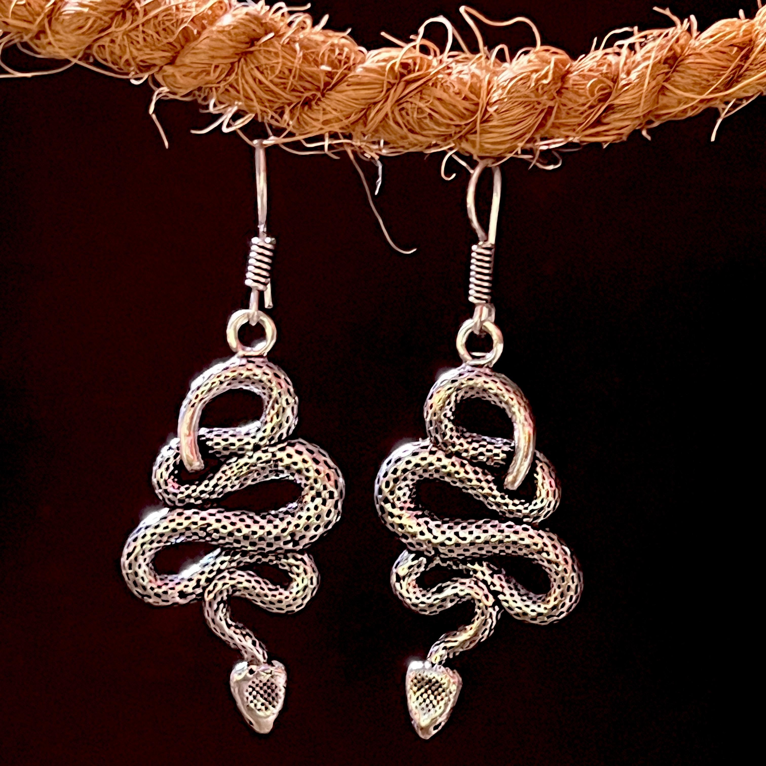 

Сережки-змії, сережка-кобра, сережка-пітон, сережки-кільця зі зміями, подарунок, довгі сережки, латунні сережки зі зміями, прикраси зі зміями срібний