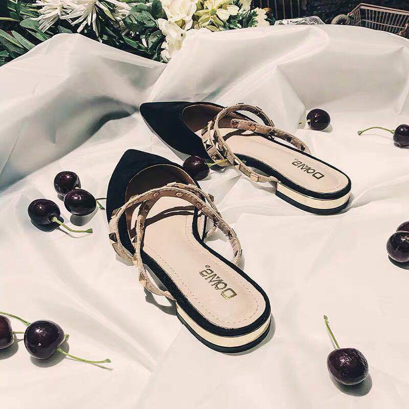 Fashion bag head cool slippers women's outer wear 2020 new spring and summer half-drag versatile rivet pointed flat bottom Korean version shoes