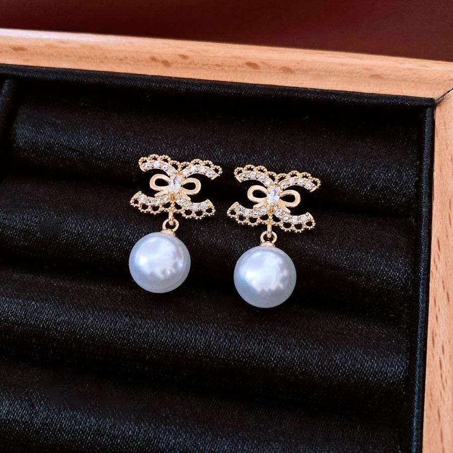 

Real Gold Electroplated Silver Needle Pearl C-shaped Hollow Earrings Light Luxury High-end Stud Earrings French Niche Versatile Earrings