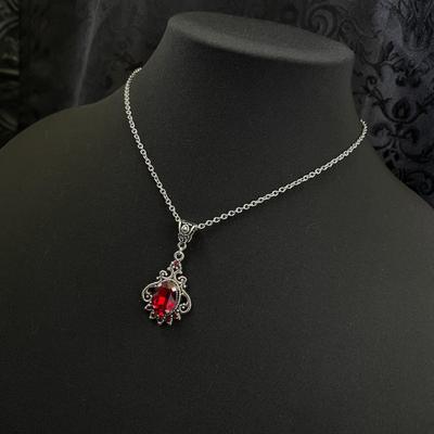 Neue gotische rote Quarz-Kristall-Anhänger-Halskette für Damen Vampir-Stil Verlobungsschmuck Punk Vintage-Schmuck Luxus 2026