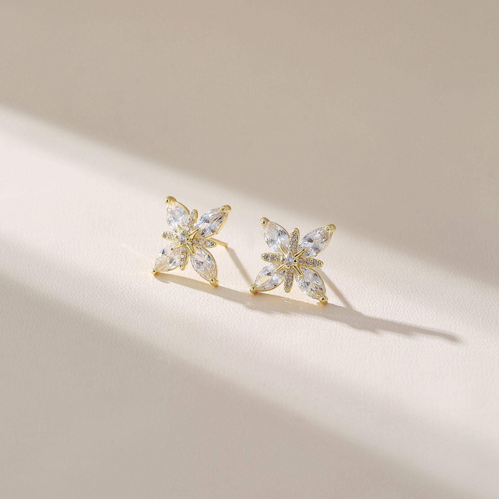 

Серьги с четырехконечной звездой и цирконием: Модная позолоченная медь 18 карат с иглой из серебра 925 пробы